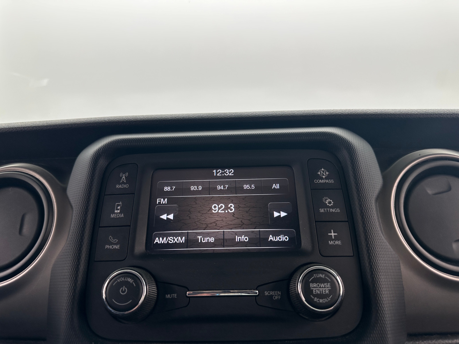 Thumbnail: 2020 Jeep Gladiator - 4