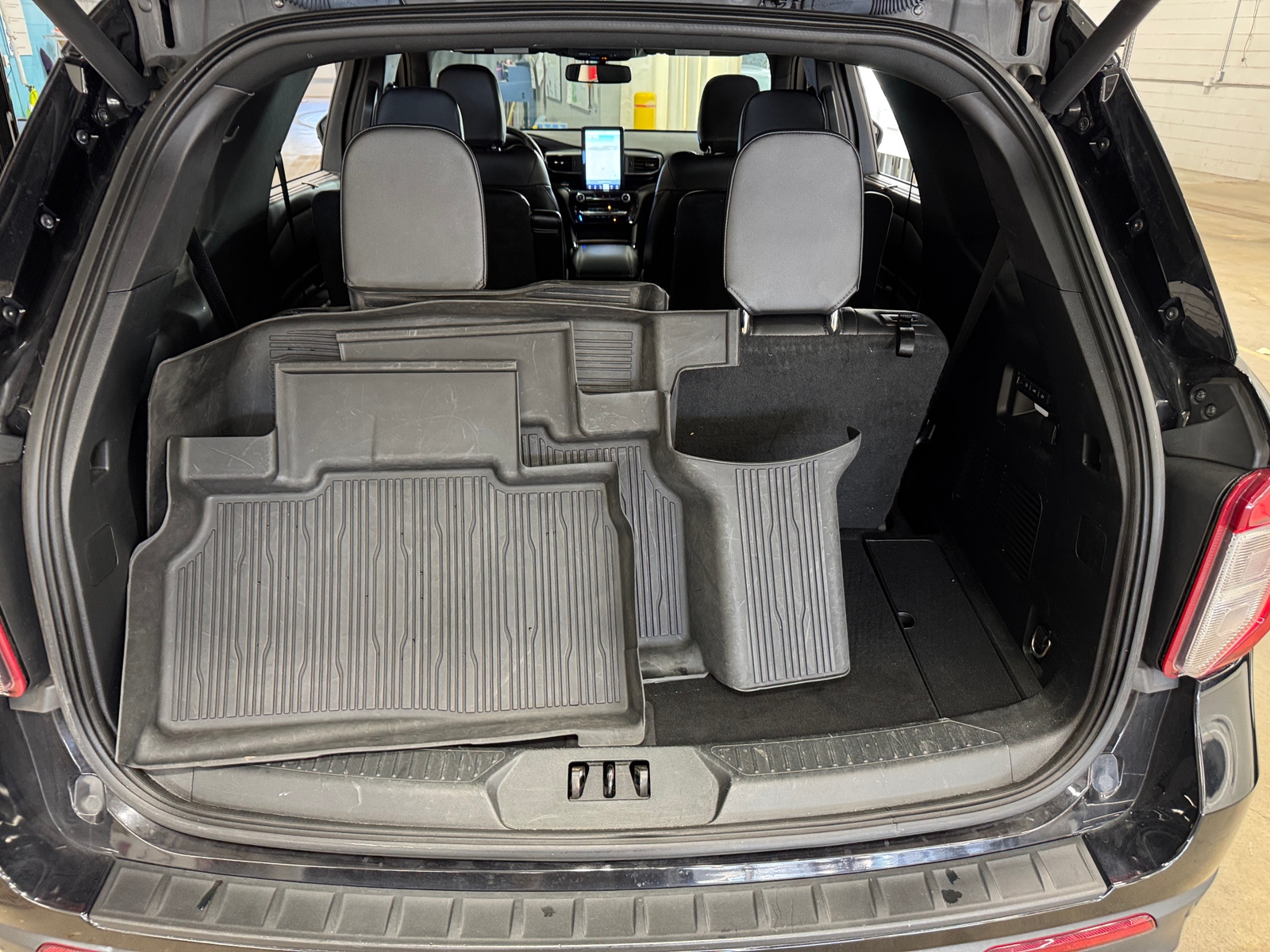 Thumbnail: 2022 Ford Explorer - 6