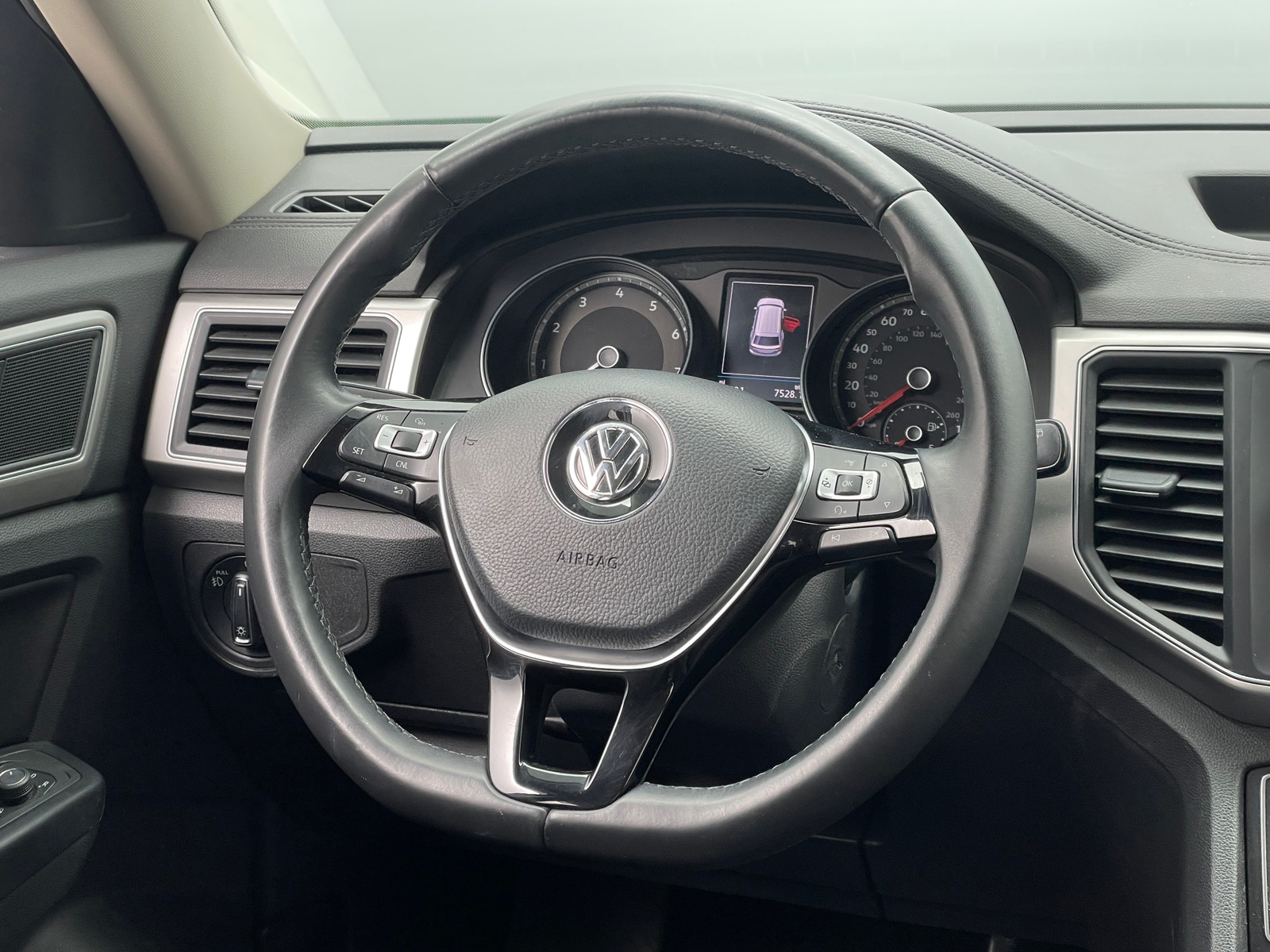 Thumbnail: 2018 Volkswagen Atlas - 4