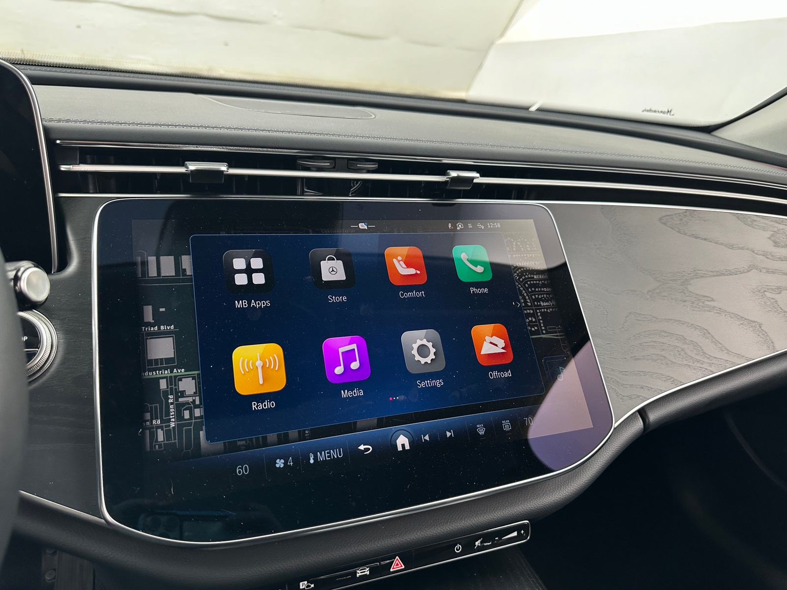 Thumbnail: 2025 Mercedes-Benz E-Class - 3