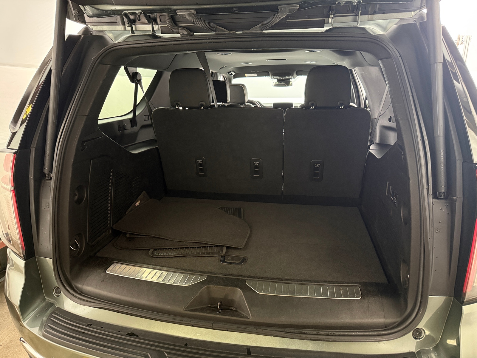 Thumbnail: 2023 Chevrolet Suburban - 6