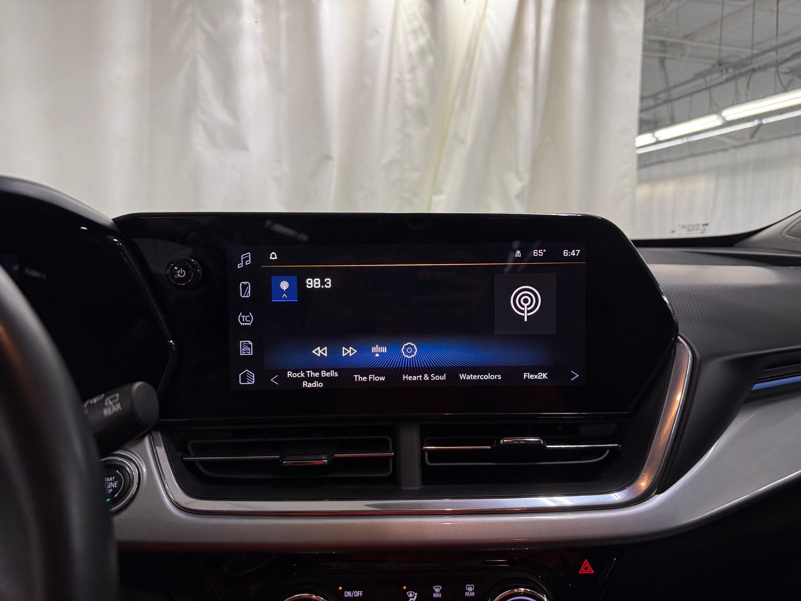 Thumbnail: 2024 Chevrolet Trax - 3