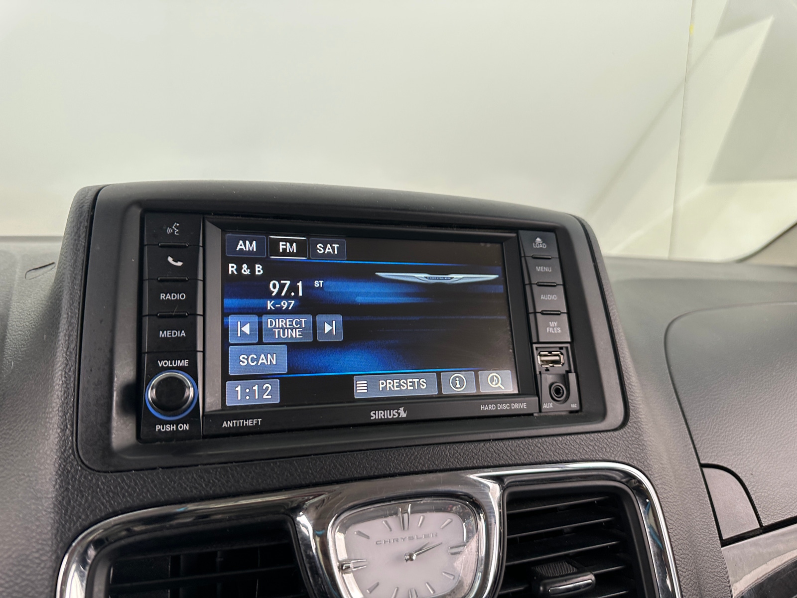 Thumbnail: 2016 Chrysler Town & Country - 3