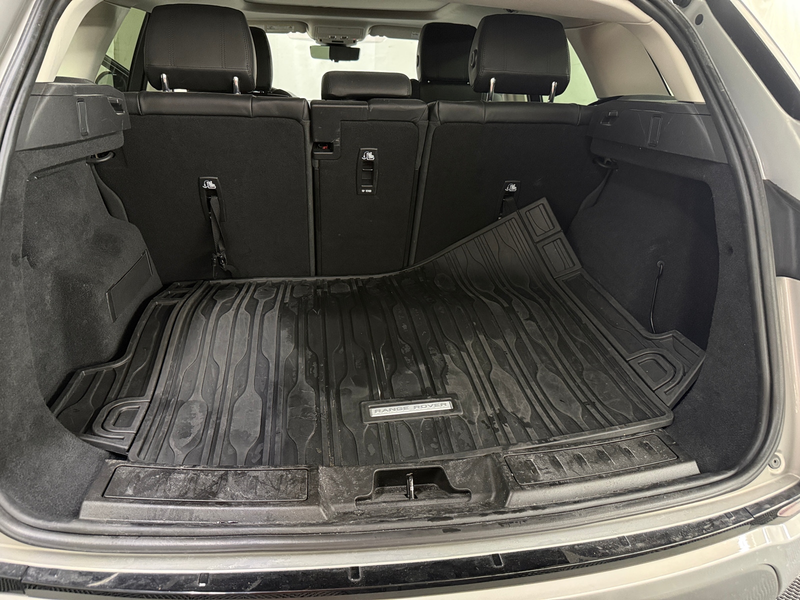 Thumbnail: 2020 Land Rover Range Rover Evoque - 6