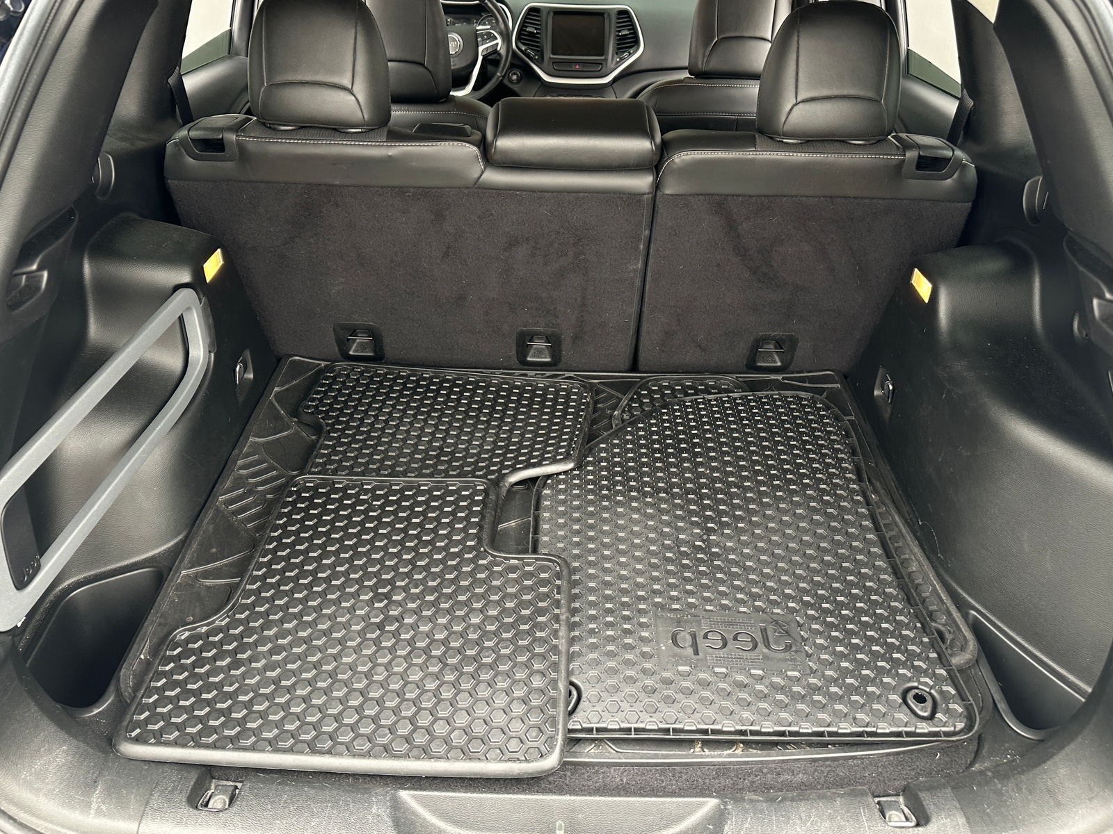 Thumbnail: 2018 Jeep Cherokee - 7