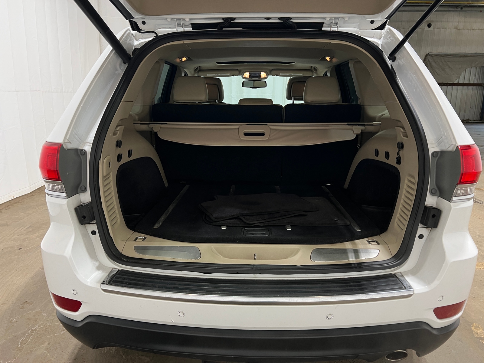 Thumbnail: 2015 Jeep Grand Cherokee - 6