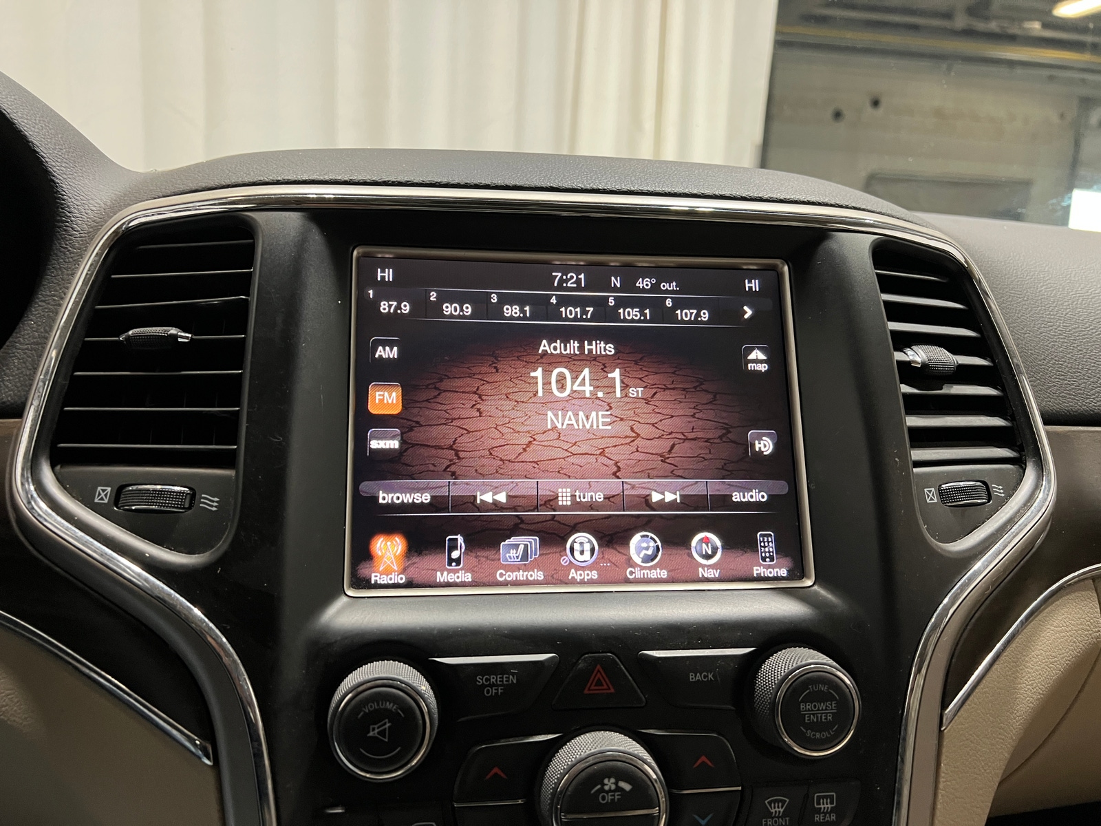 Thumbnail: 2015 Jeep Grand Cherokee - 3