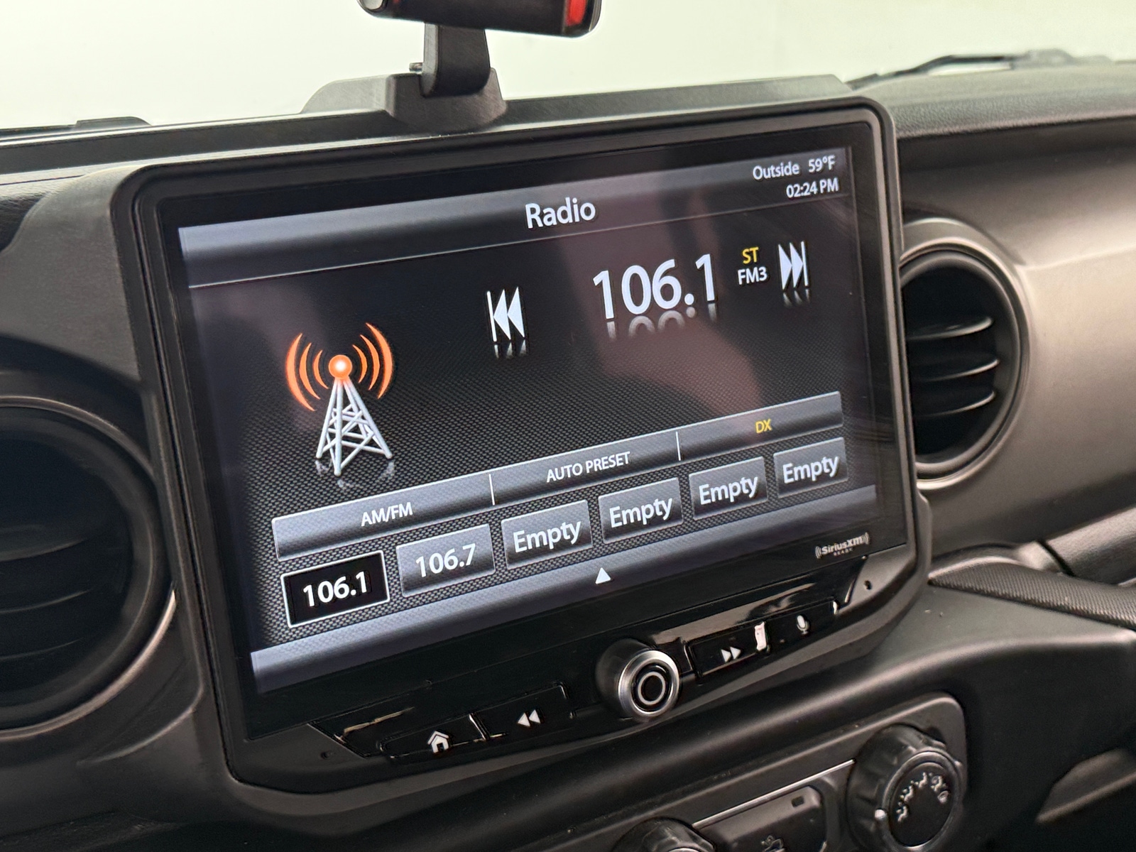 Thumbnail: 2021 Jeep Gladiator - 4