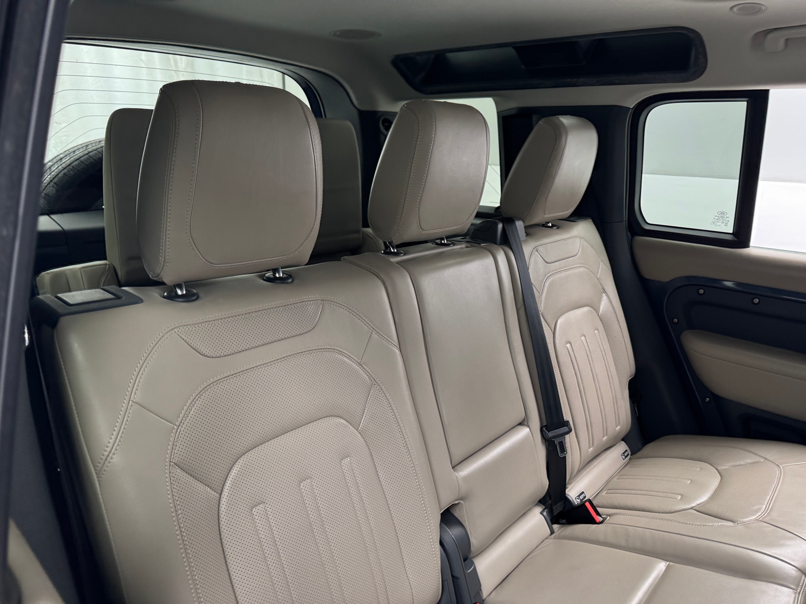 Thumbnail: 2020 Land Rover Defender - 5