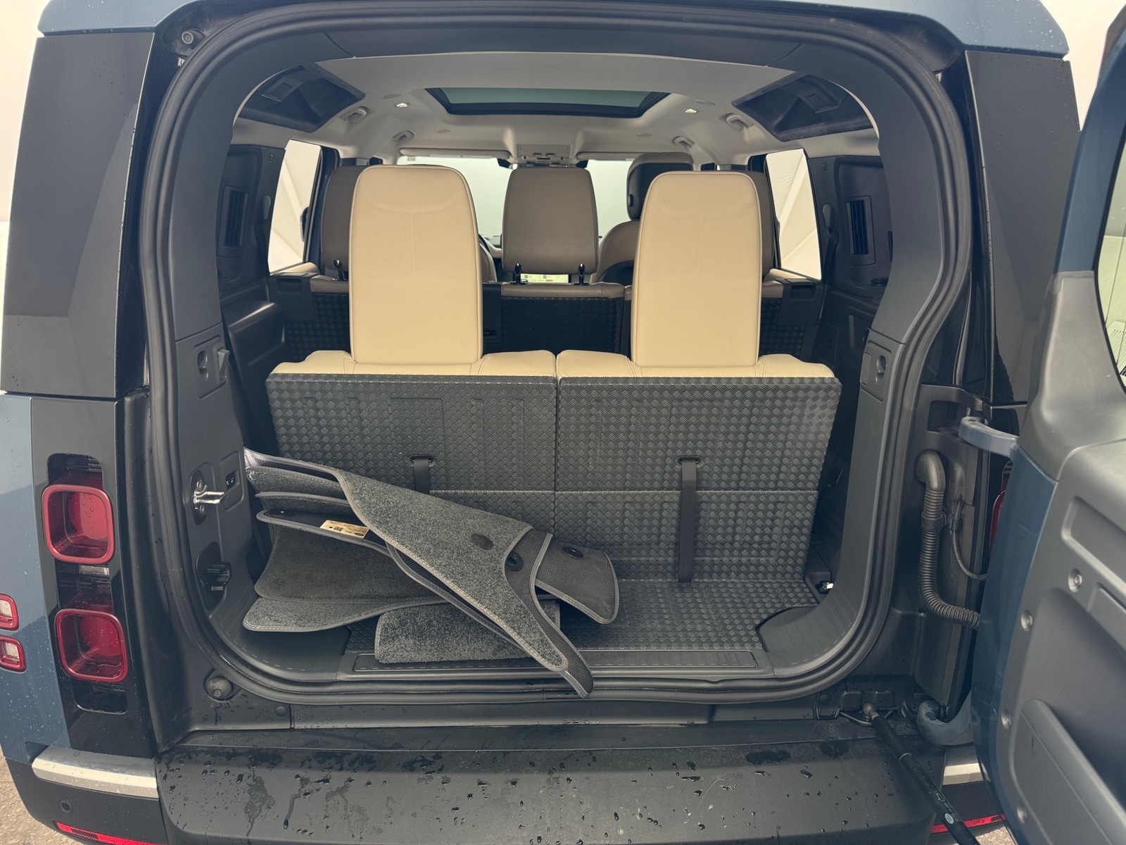 Thumbnail: 2020 Land Rover Defender - 6