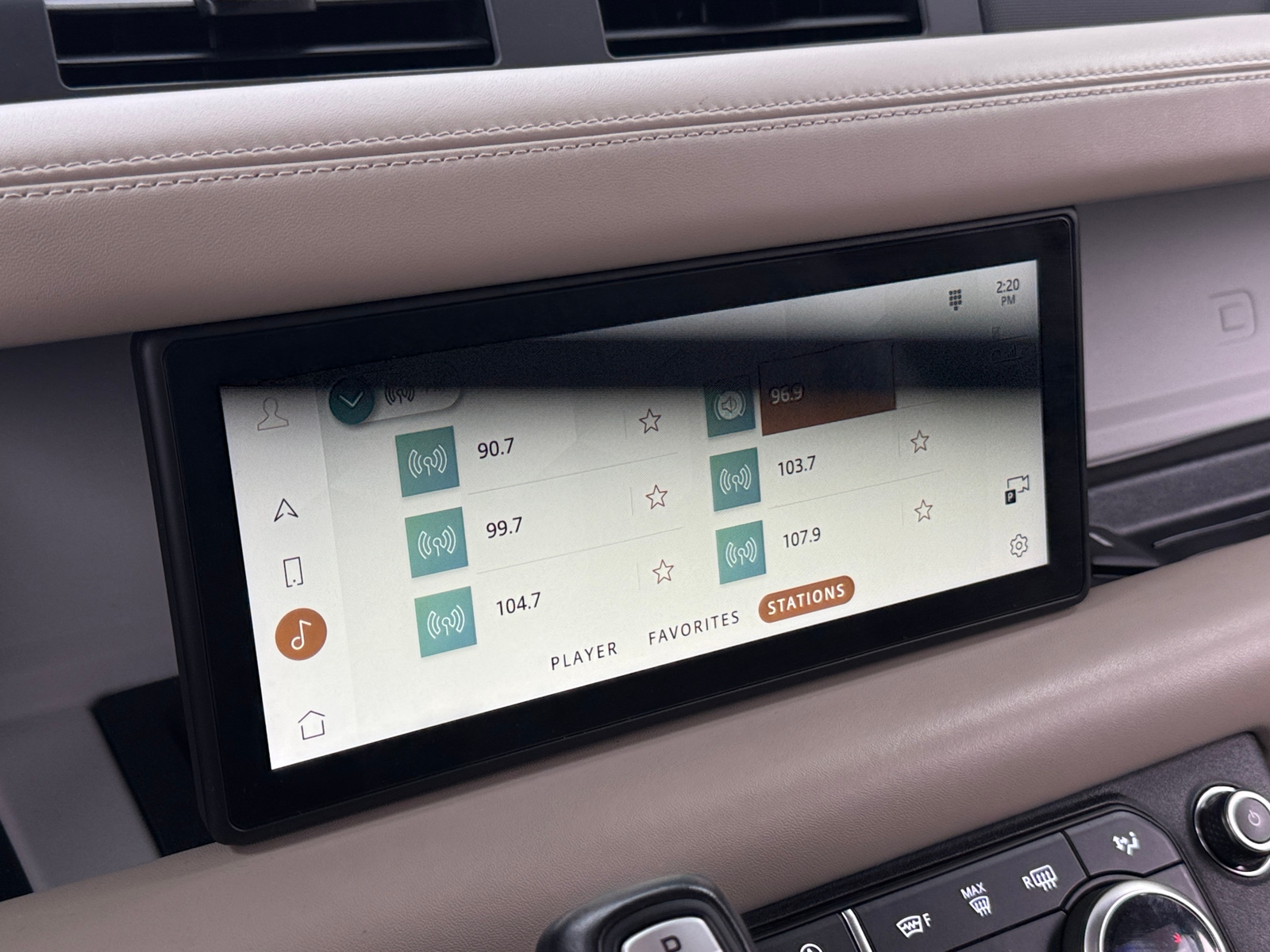 Thumbnail: 2020 Land Rover Defender - 3