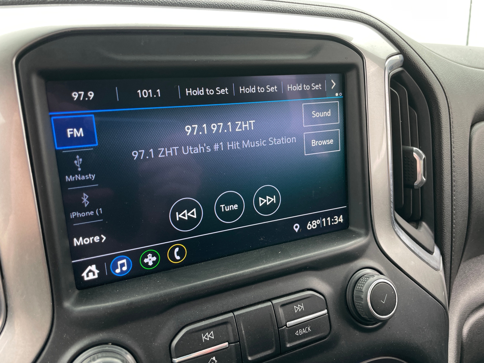 Thumbnail: 2019 Chevrolet Silverado 1500 - 4