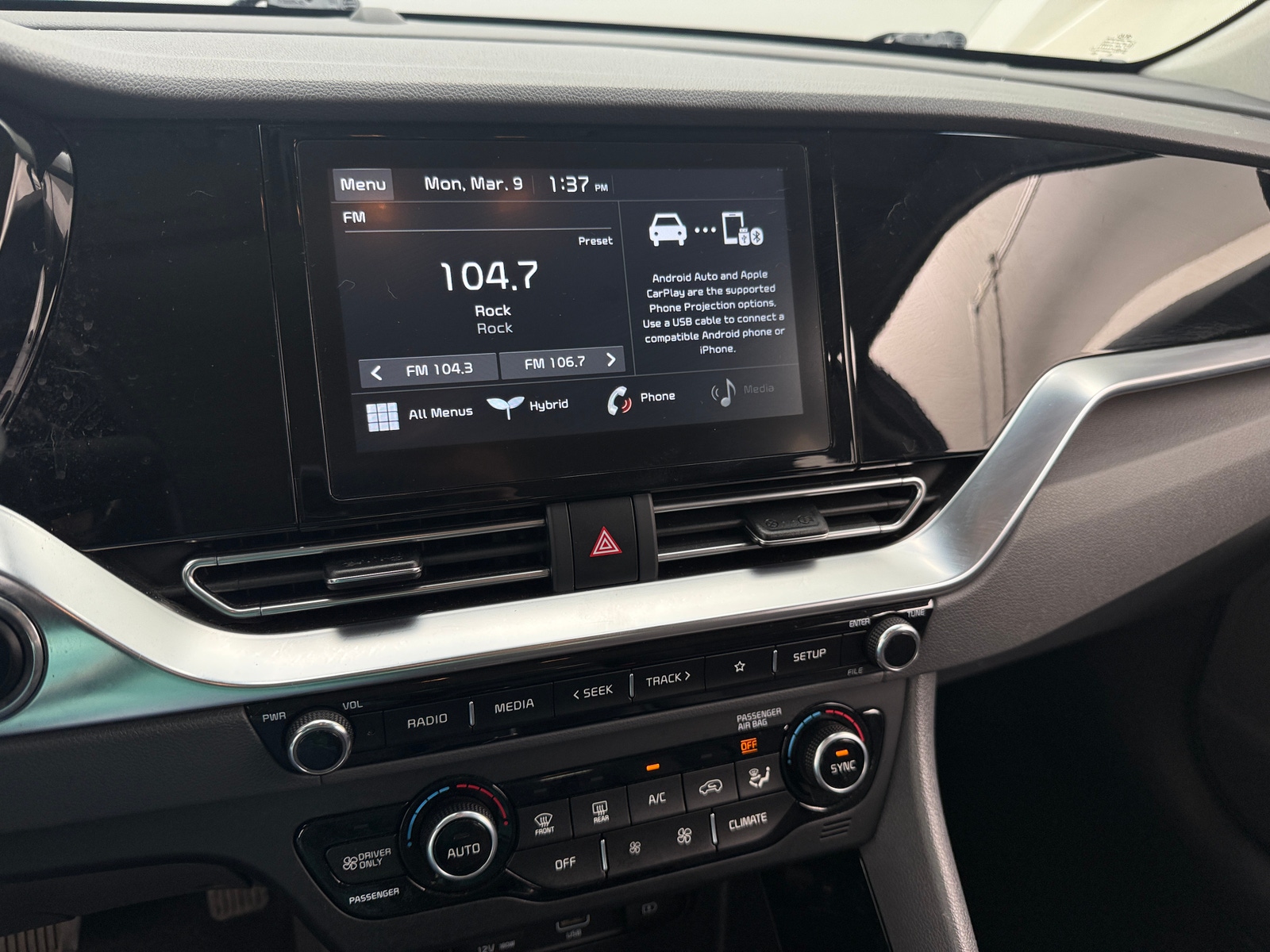 Thumbnail: 2020 Kia Niro - 4