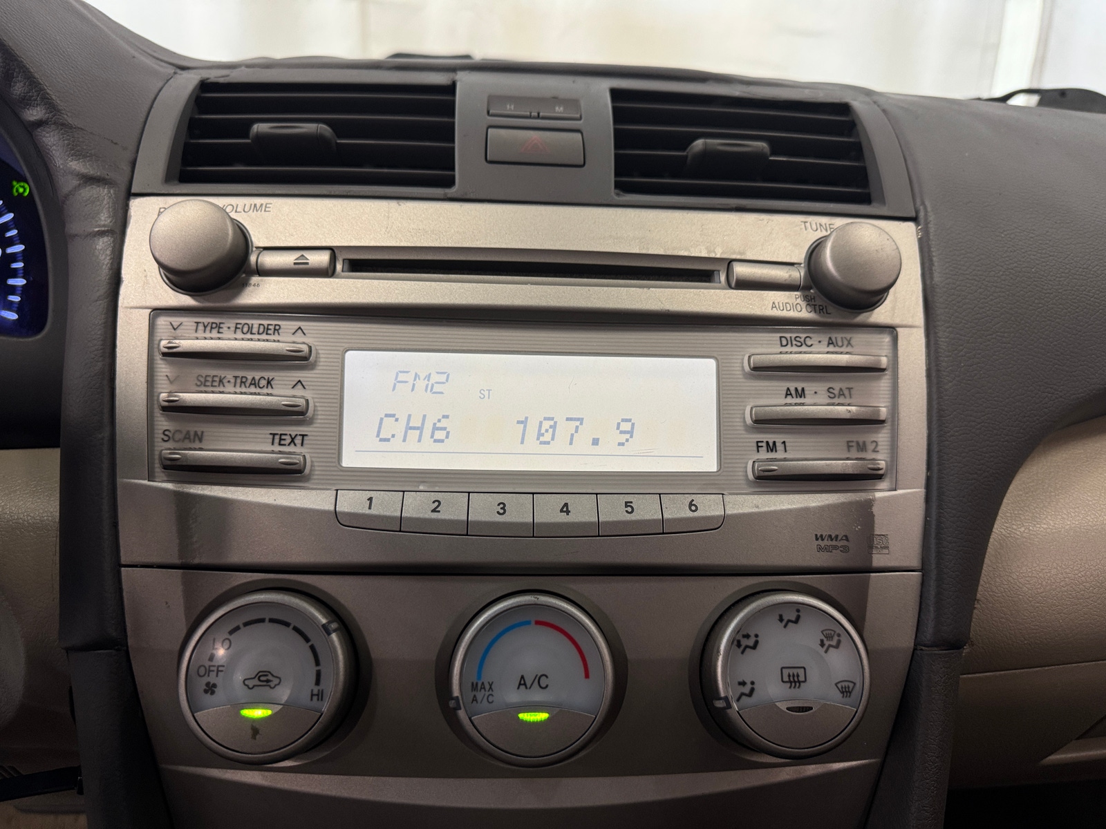 Thumbnail: 2010 Toyota Camry - 4