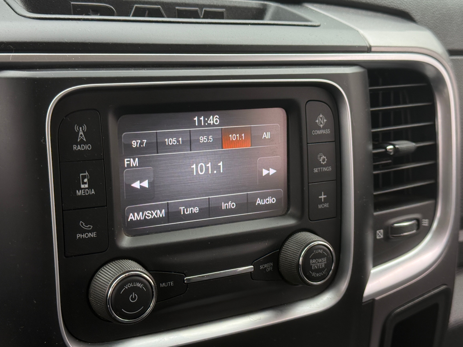 Thumbnail: 2021 RAM 1500 Classic - 4