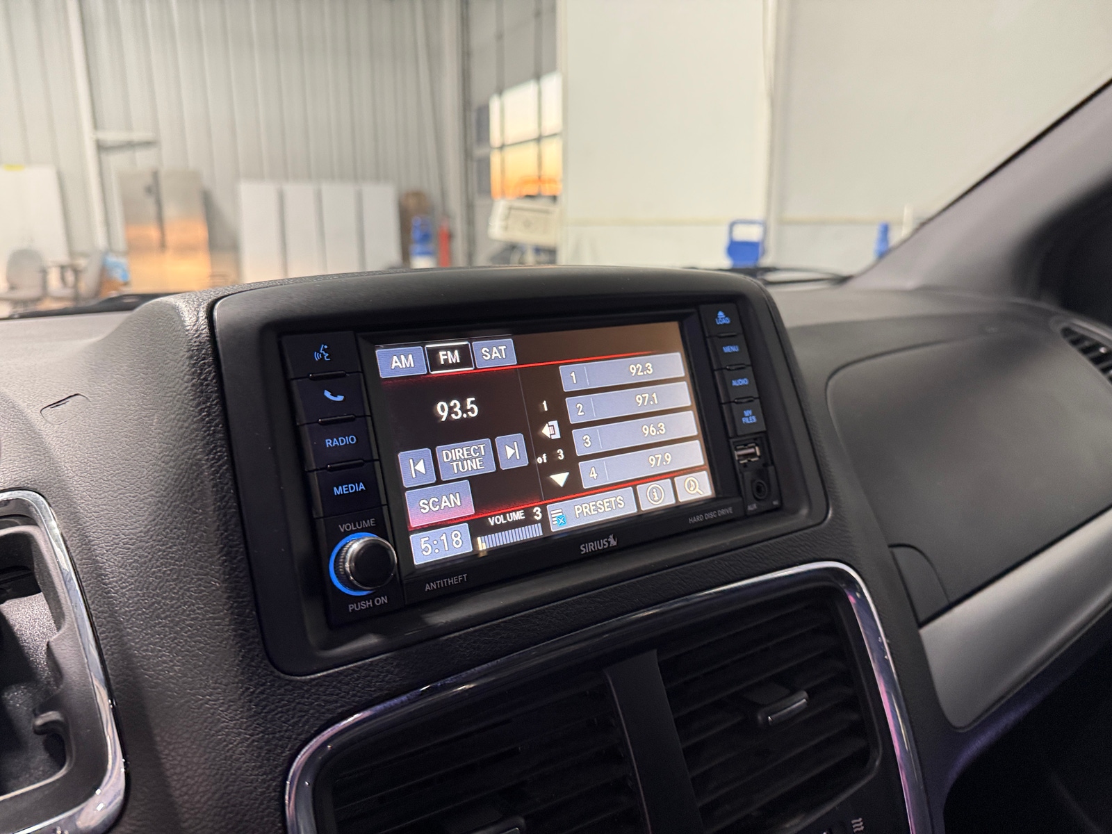 Thumbnail: 2016 Dodge Grand Caravan - 3