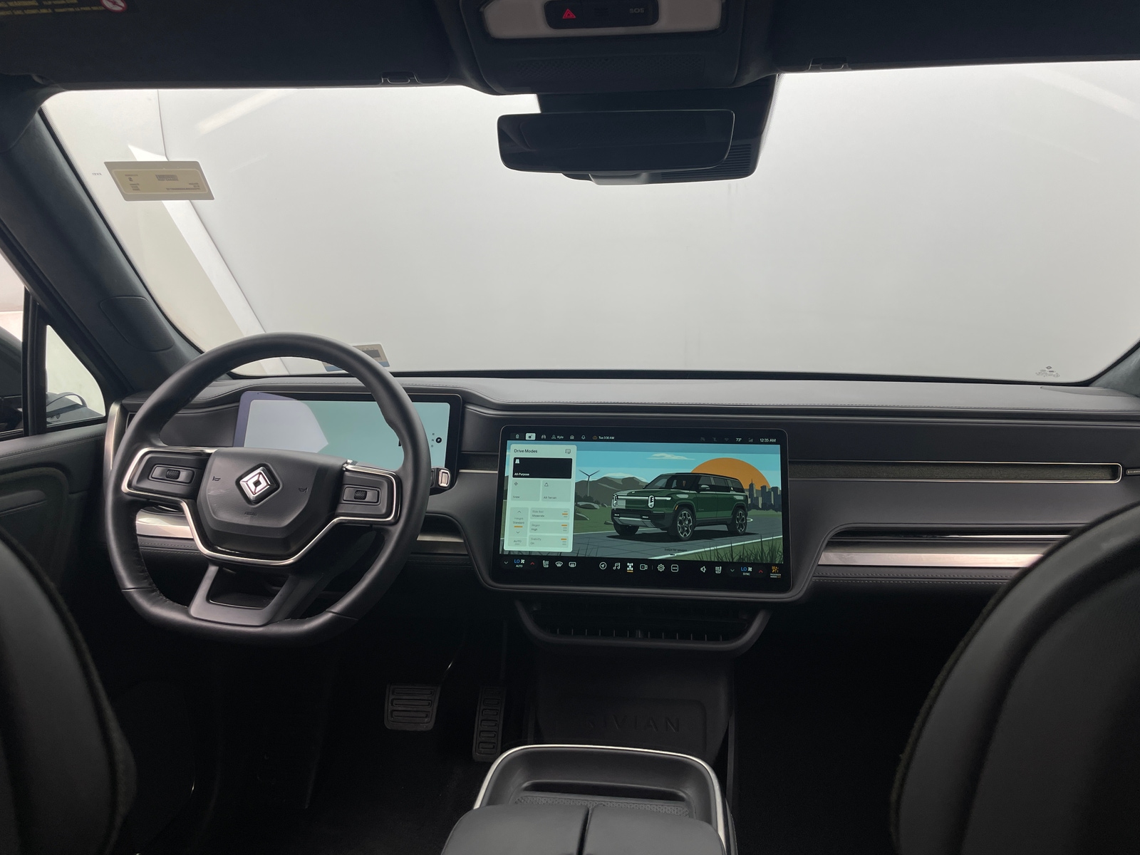 Thumbnail: 2025 Rivian R1S - 2