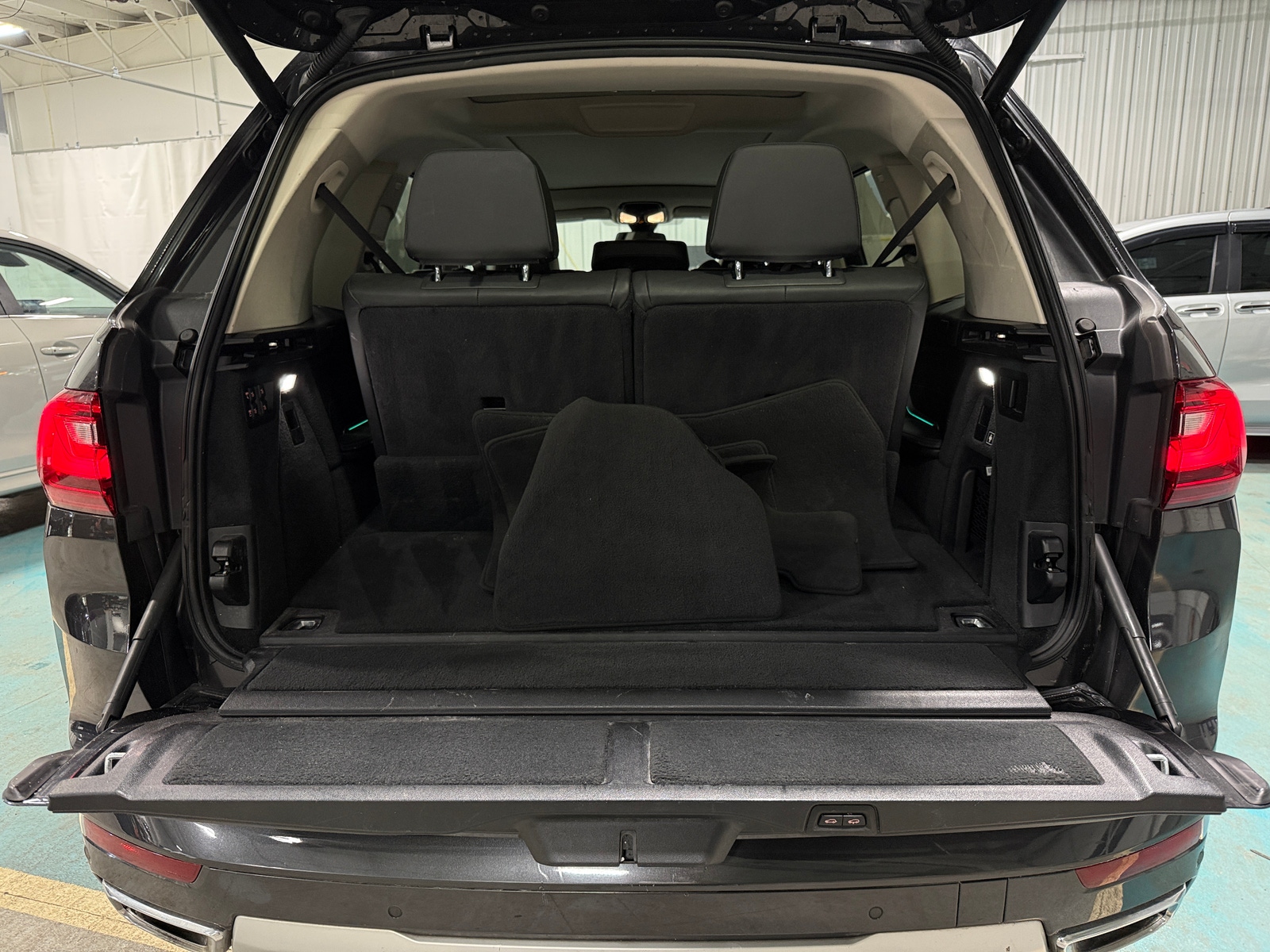 Thumbnail: 2021 BMW X7 - 6