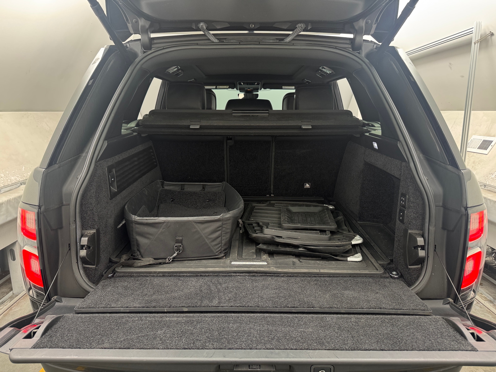 Thumbnail: 2020 Land Rover Range Rover - 6