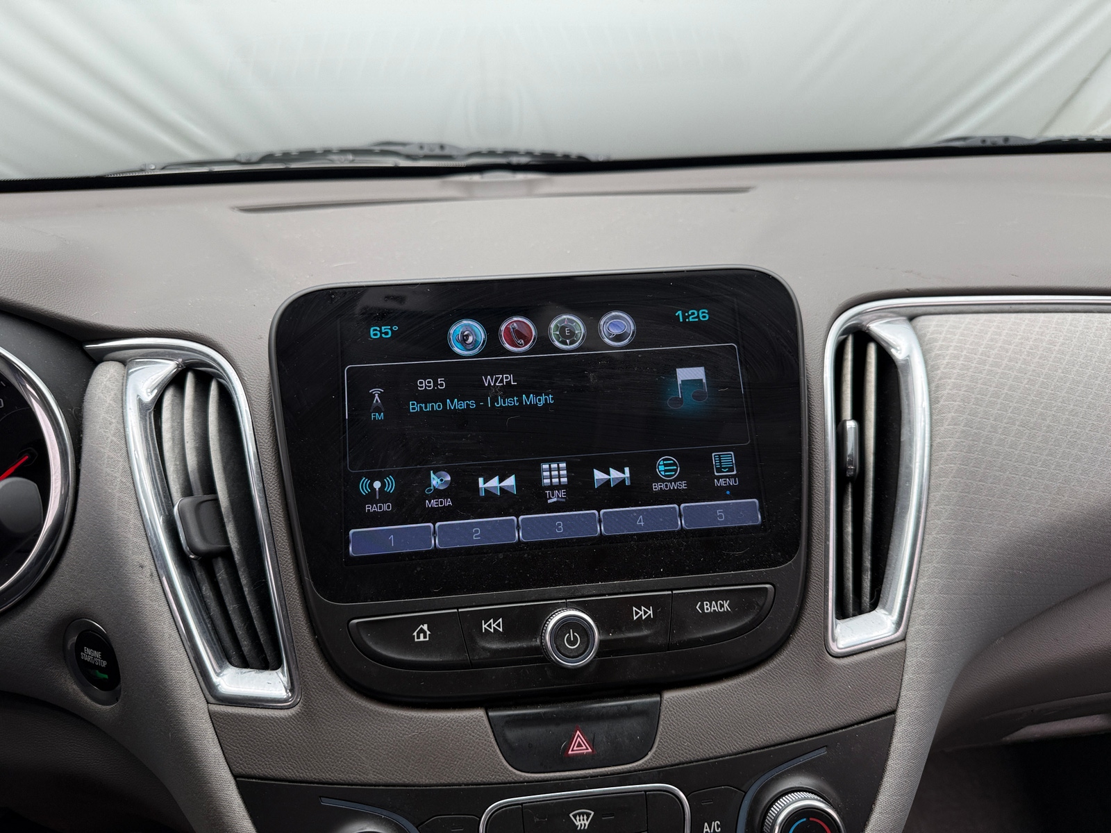 Thumbnail: 2017 Chevrolet Malibu - 4