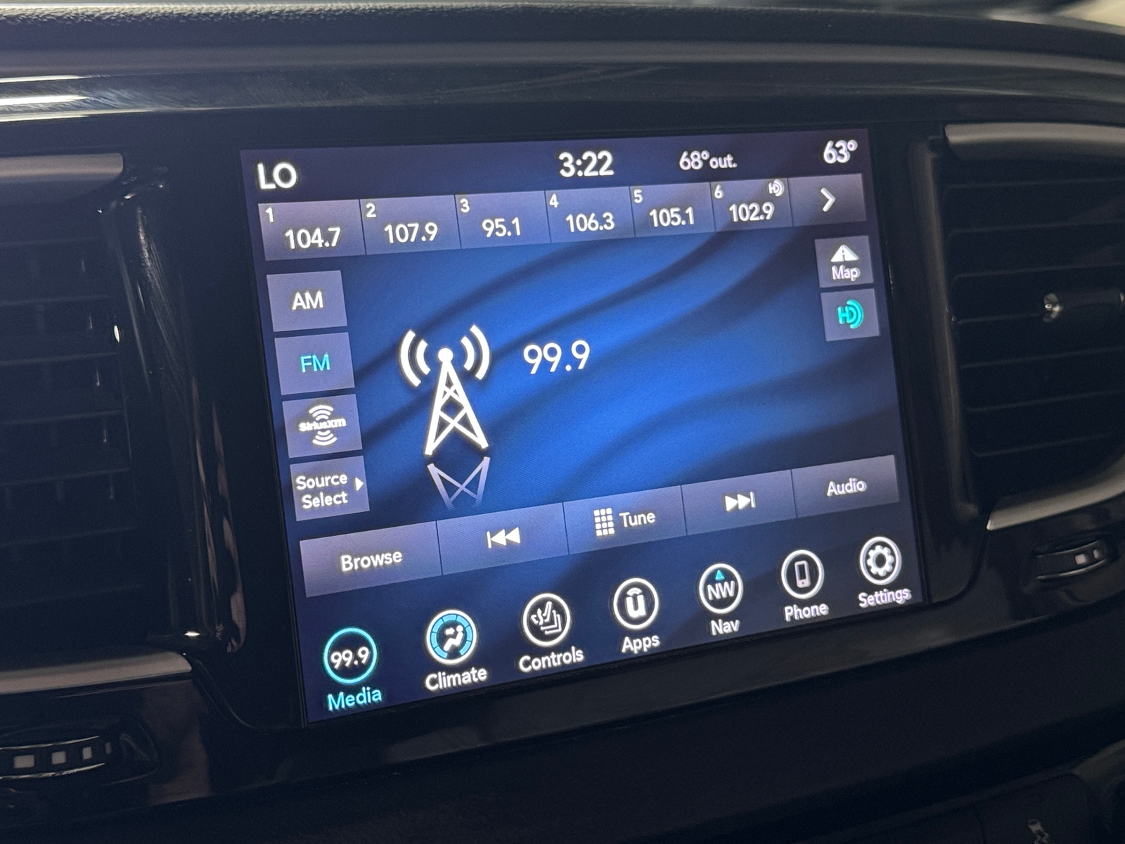 Thumbnail: 2020 Chrysler Pacifica - 3