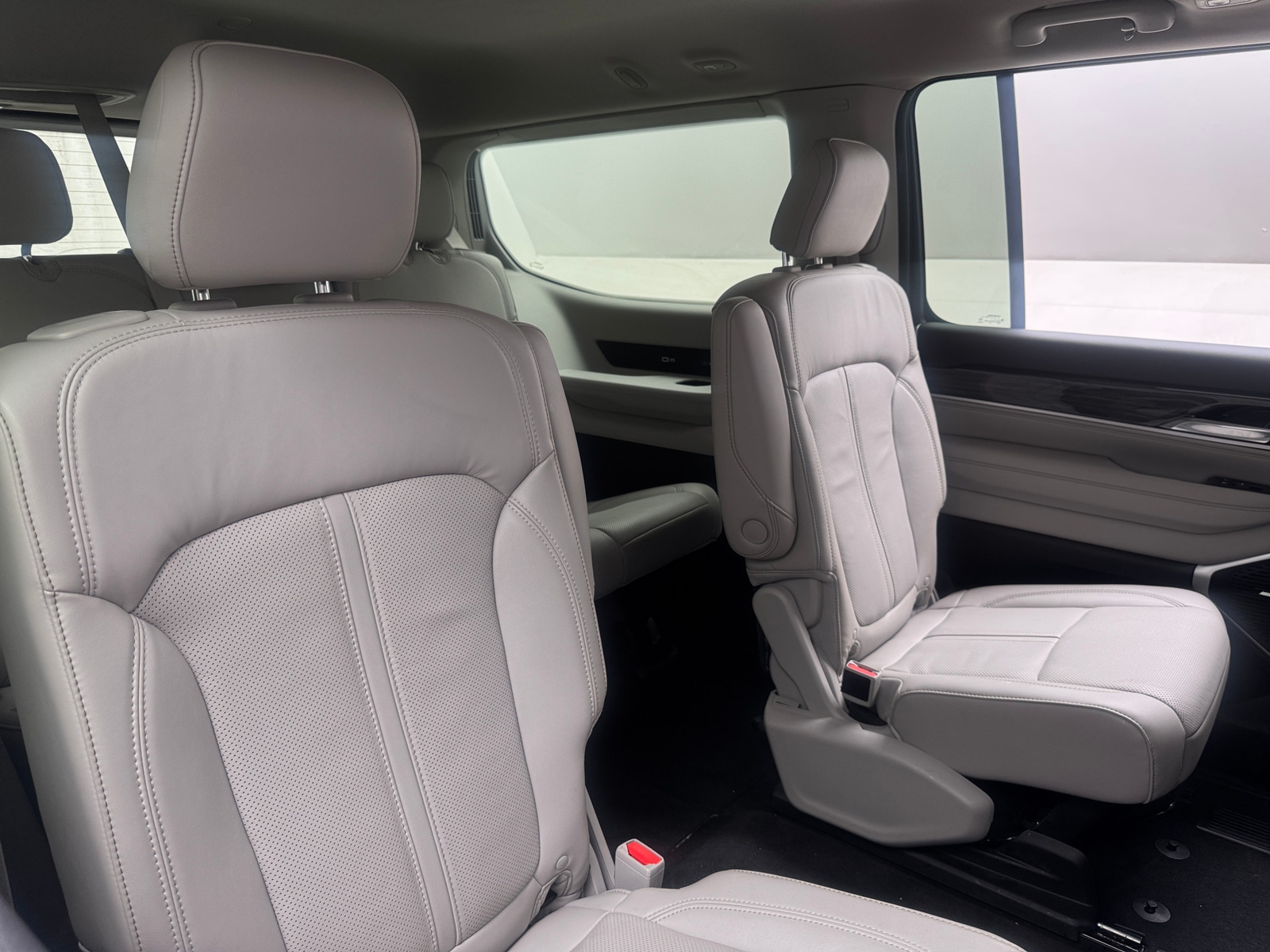 Thumbnail: 2022 Jeep Wagoneer - 5