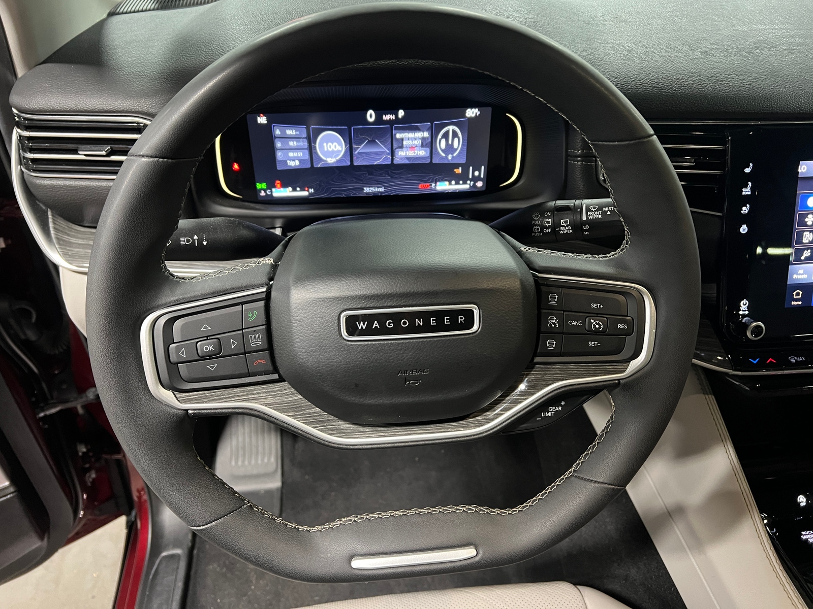 Thumbnail: 2022 Jeep Wagoneer - 4