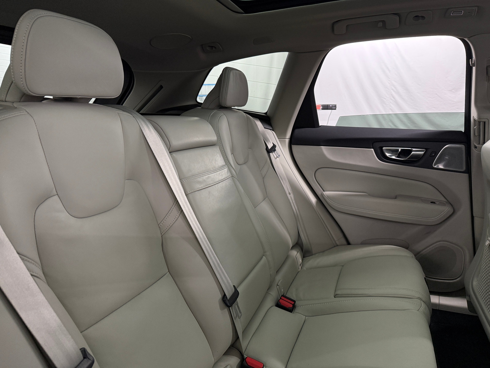 Thumbnail: 2022 Volvo XC60 - 5