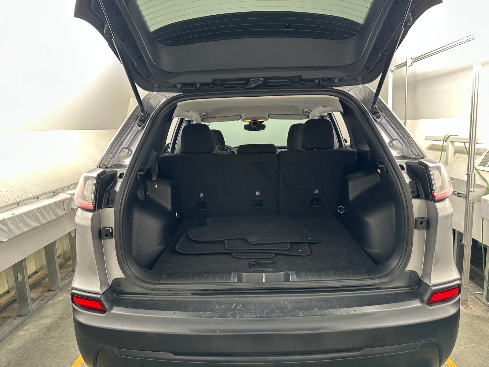 Thumbnail: 2020 Jeep Cherokee - 7