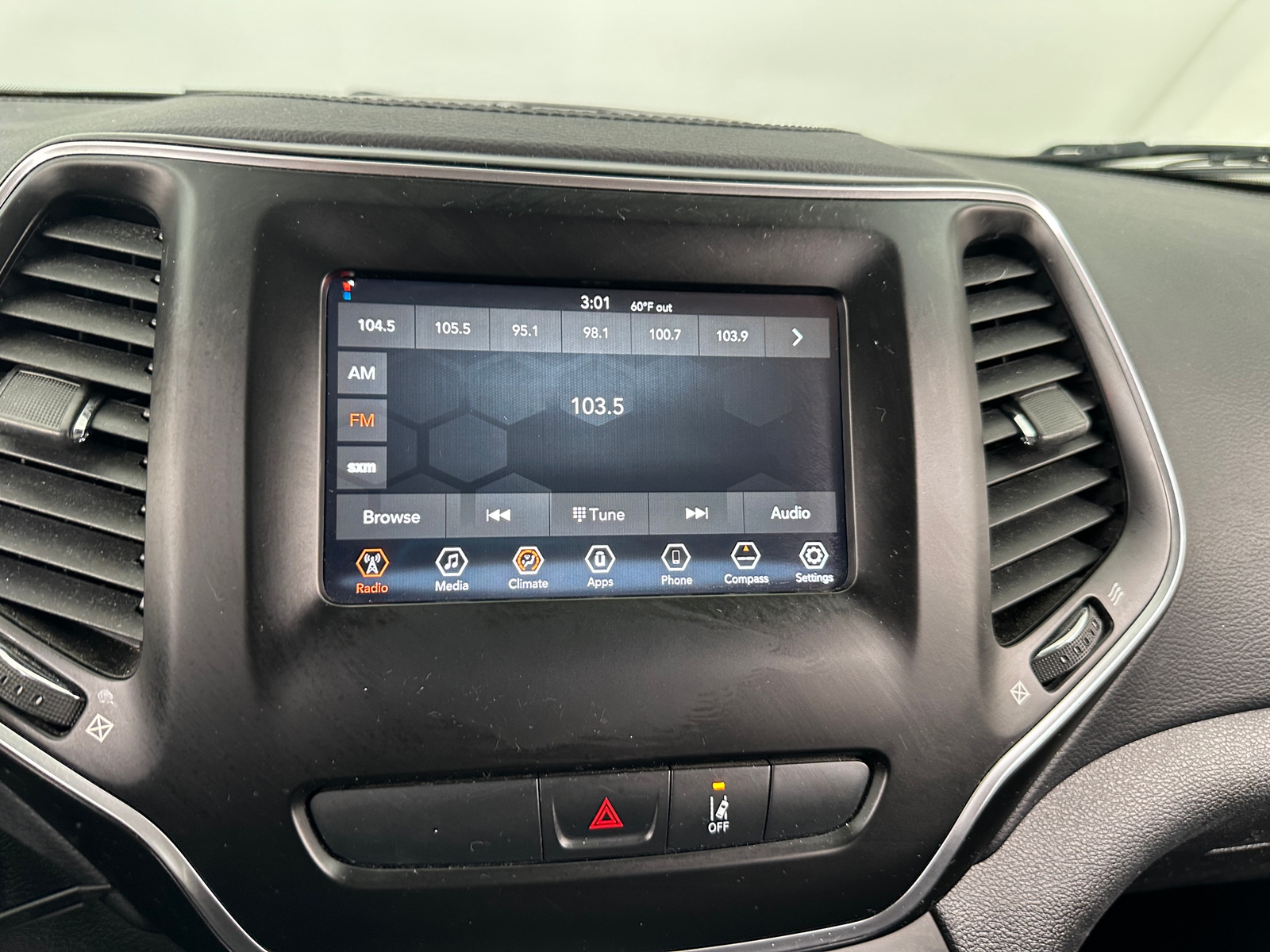 Thumbnail: 2020 Jeep Cherokee - 4