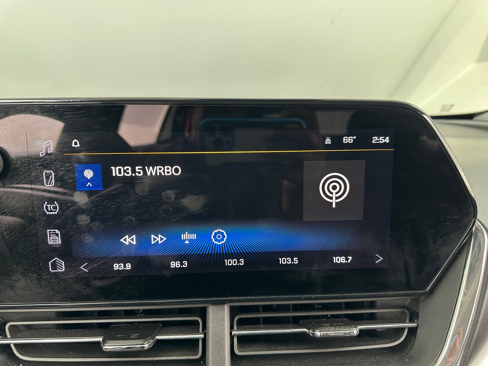 Thumbnail: 2025 Chevrolet Trax - 4