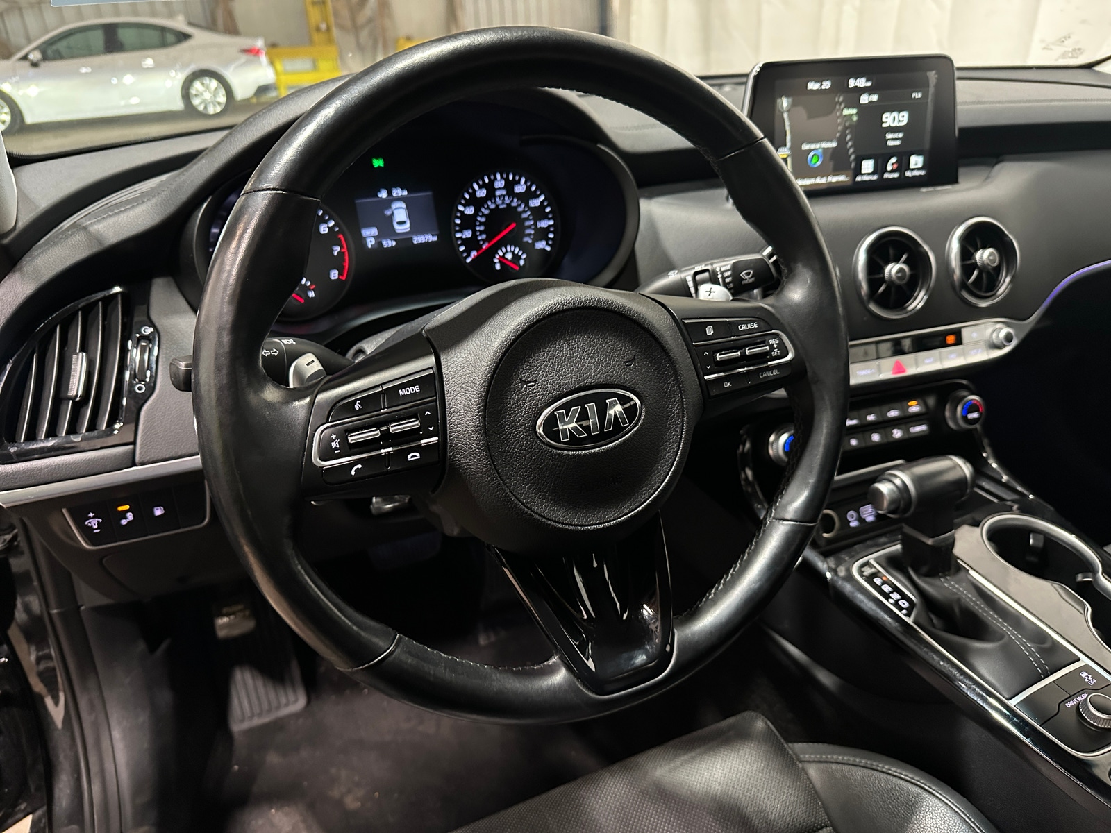 Thumbnail: 2019 Kia Stinger - 4