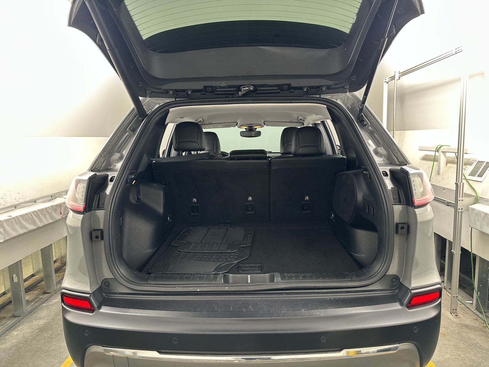 Thumbnail: 2019 Jeep Cherokee - 6