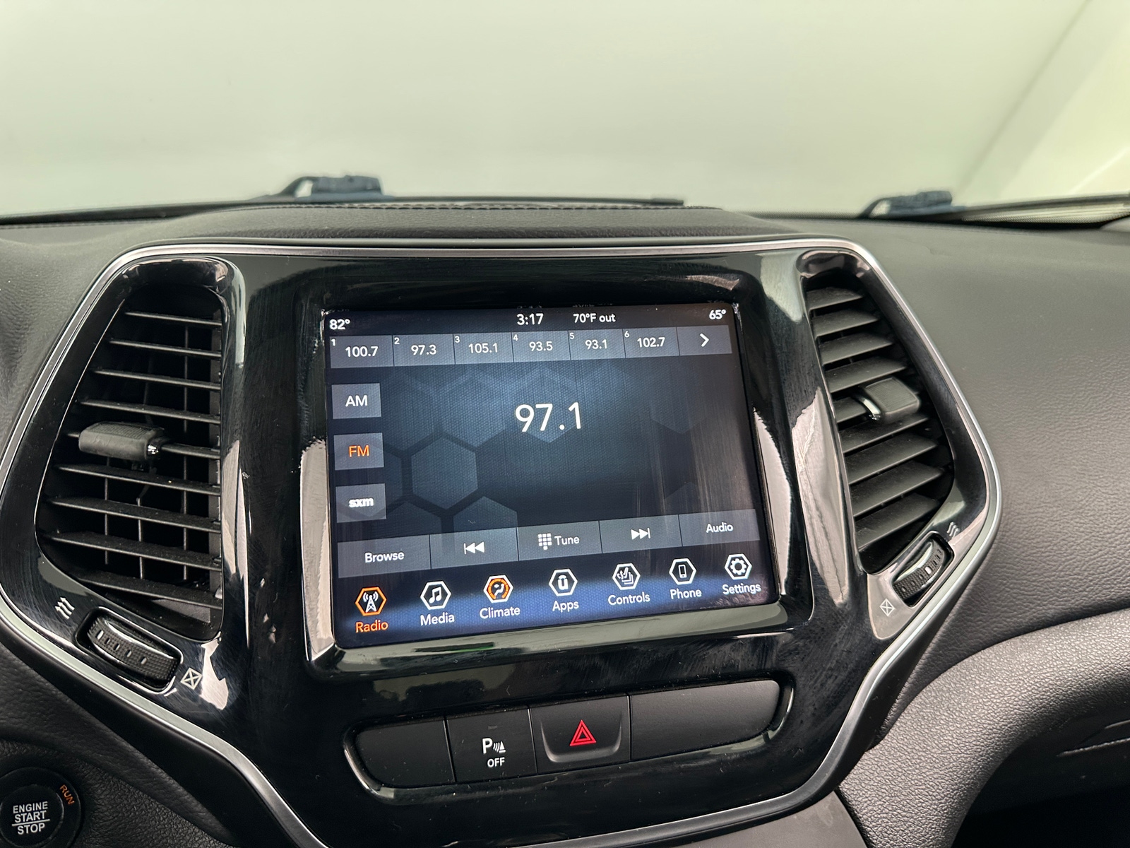 Thumbnail: 2019 Jeep Cherokee - 3