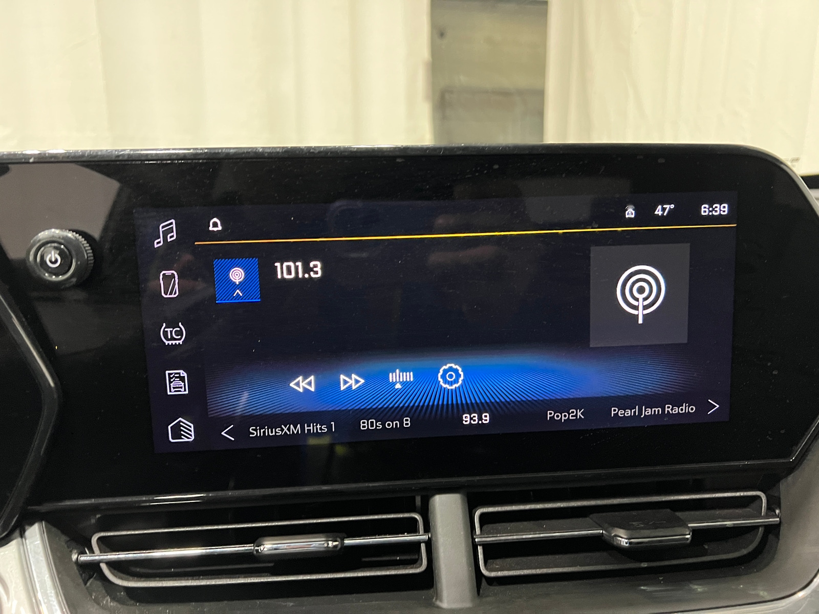 Thumbnail: 2025 Chevrolet Trax - 4