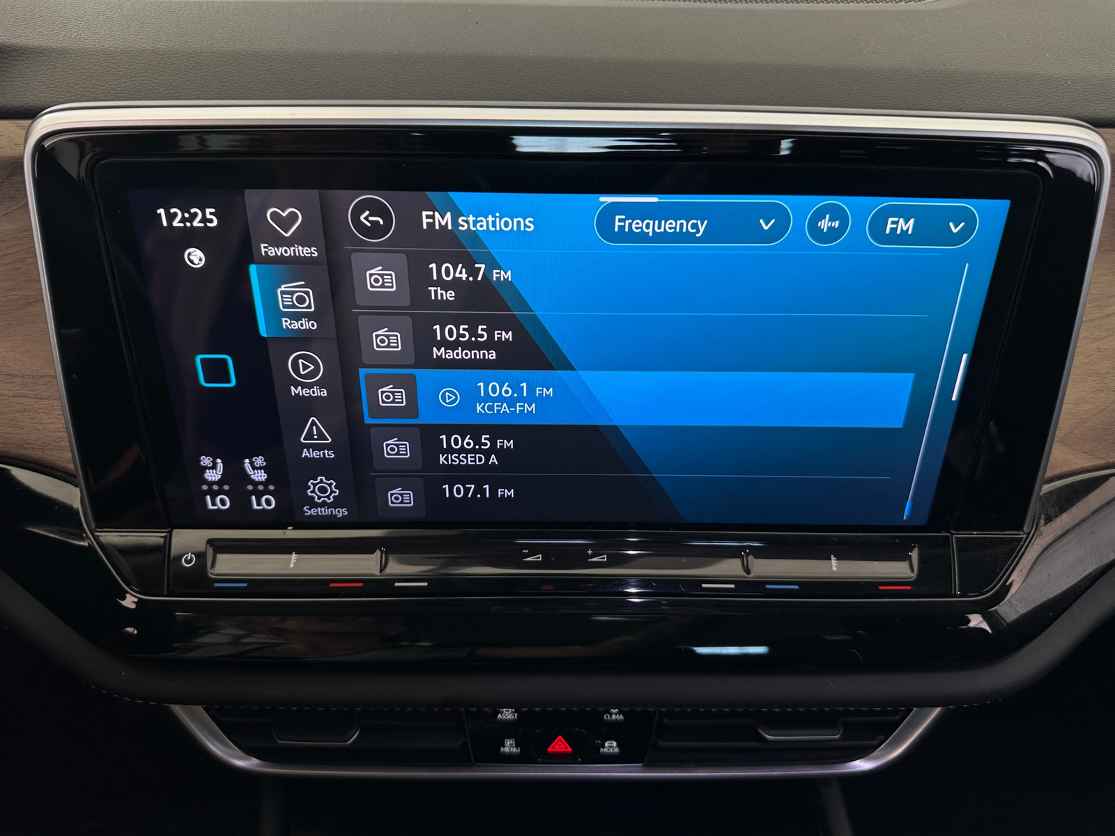 Thumbnail: 2024 Volkswagen Atlas - 3