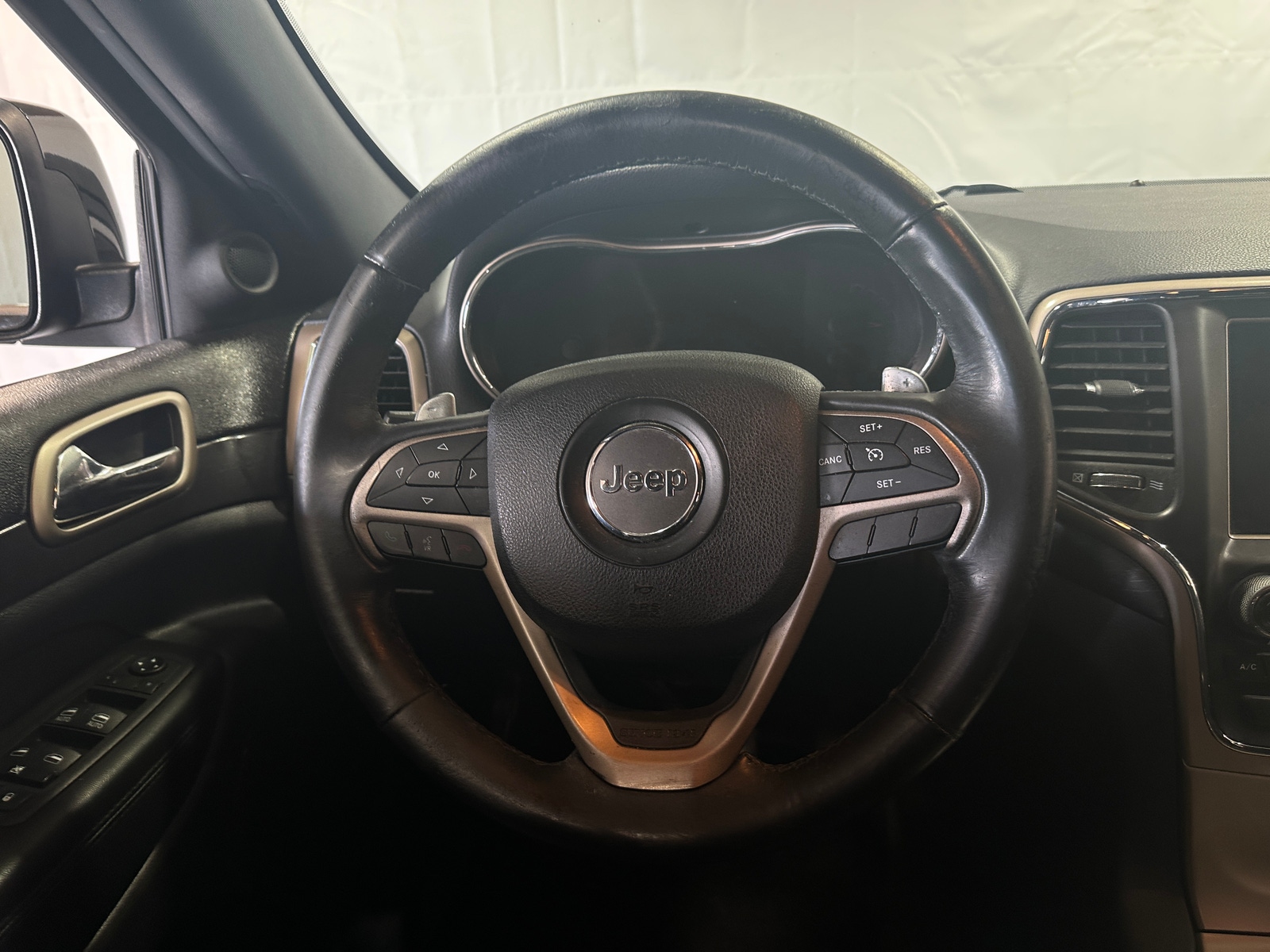 Thumbnail: 2015 Jeep Grand Cherokee - 5