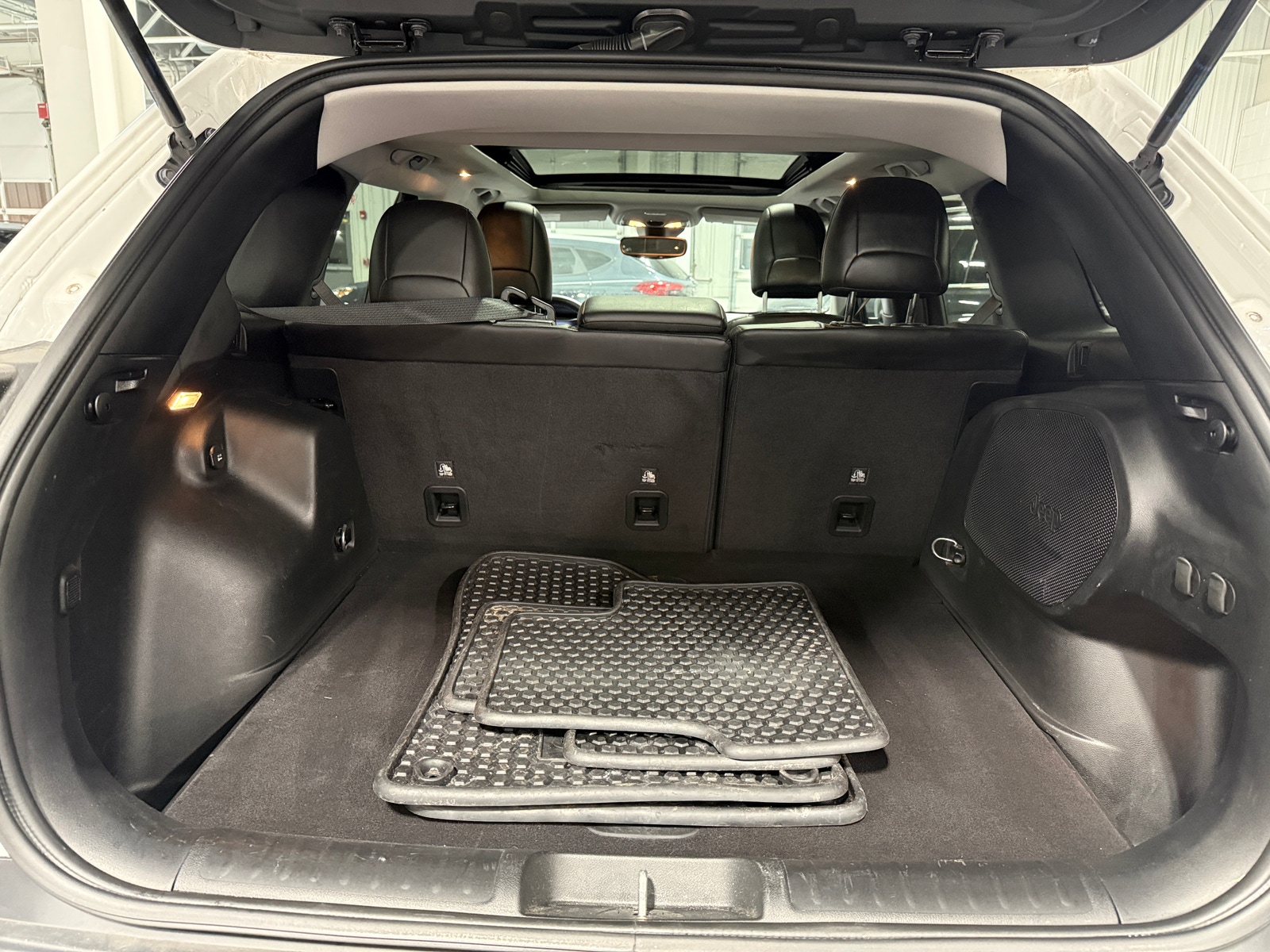 Thumbnail: 2021 Jeep Cherokee - 7