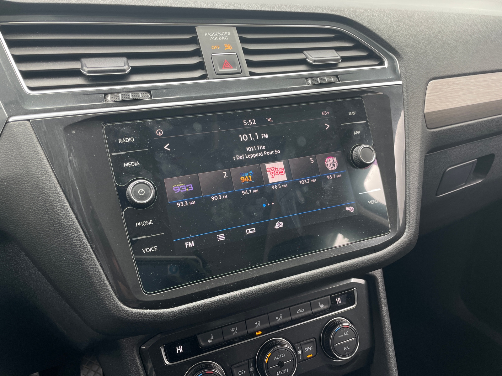 Thumbnail: 2018 Volkswagen Tiguan - 3