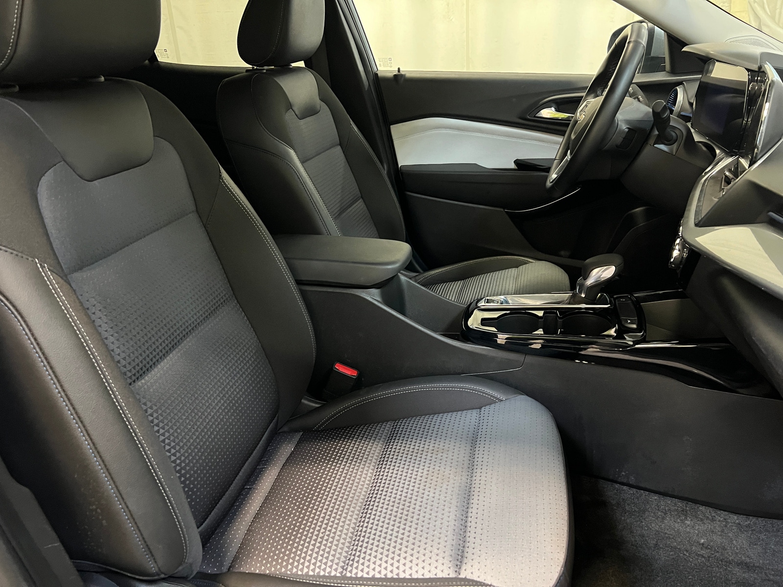 Thumbnail: 2025 Chevrolet Trax - 2