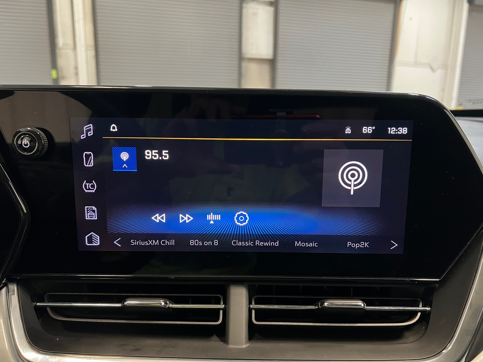 Thumbnail: 2025 Chevrolet Trax - 4