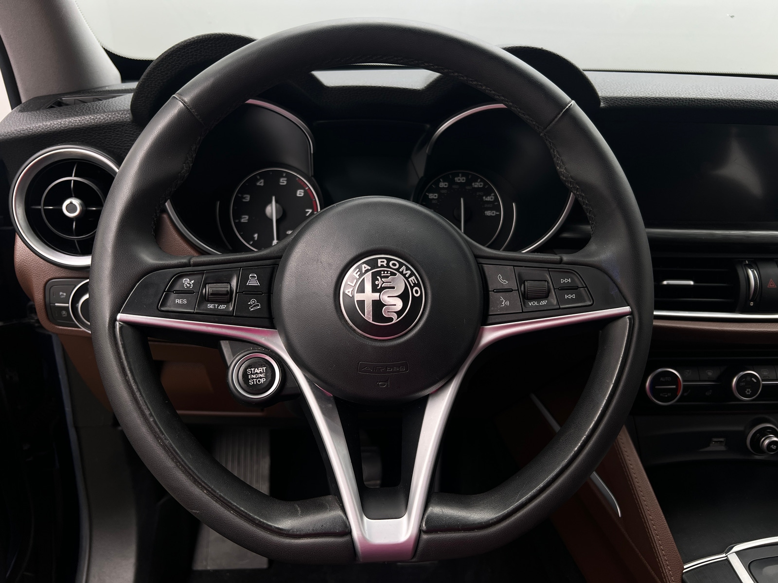 Thumbnail: 2018 Alfa Romeo Stelvio - 4