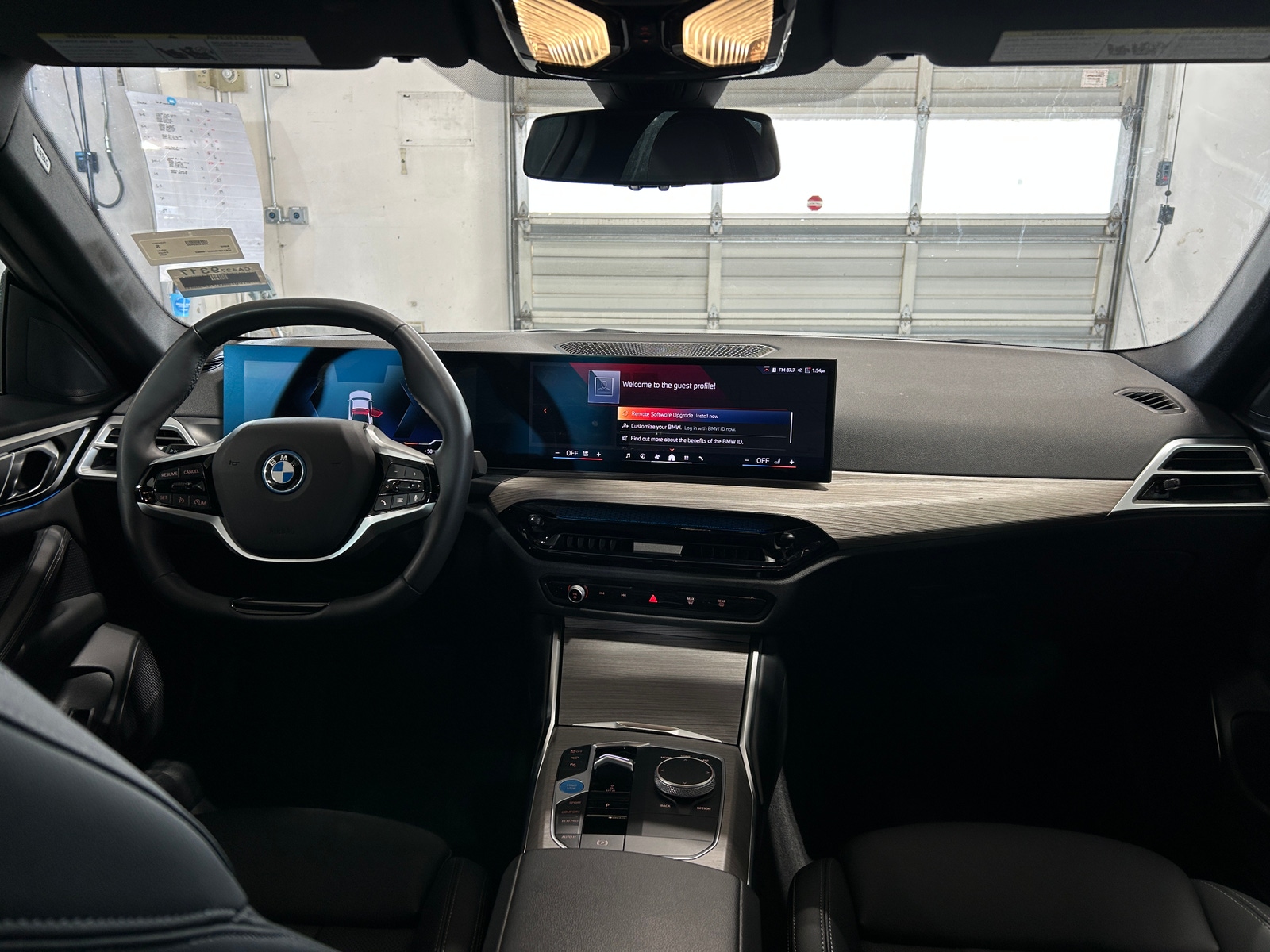 Thumbnail: 2025 BMW i4 - 2