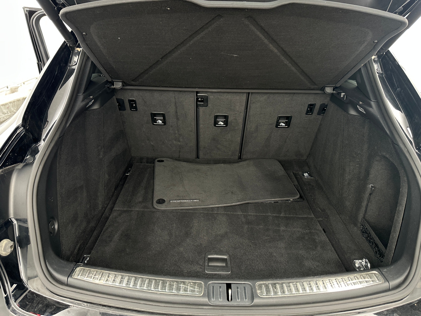 Thumbnail: 2022 Porsche Macan - 6