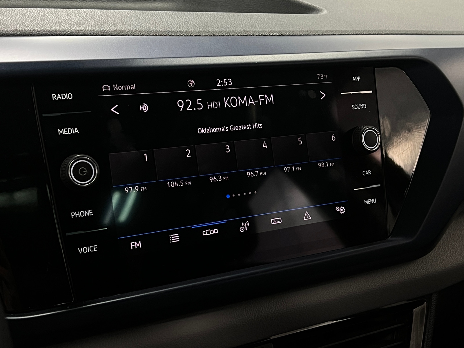 Thumbnail: 2023 Volkswagen Taos - 3