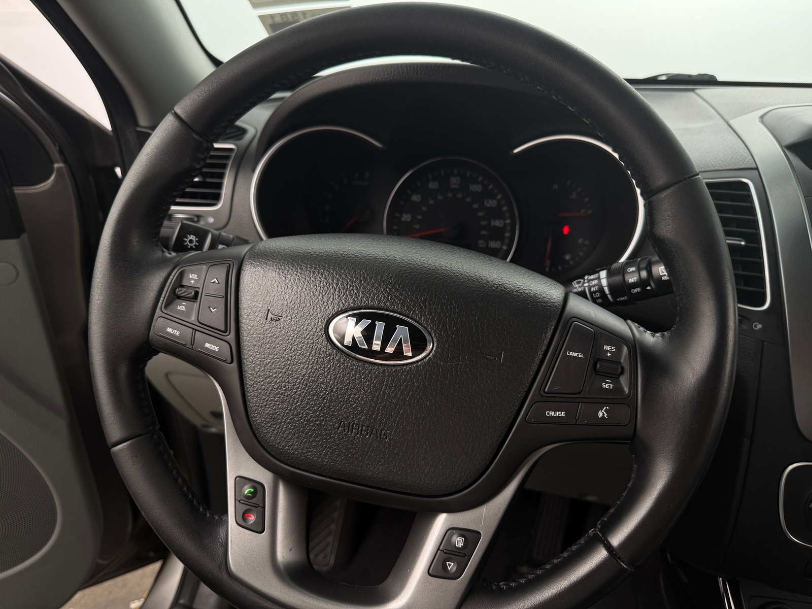 Thumbnail: 2015 Kia Sorento - 4