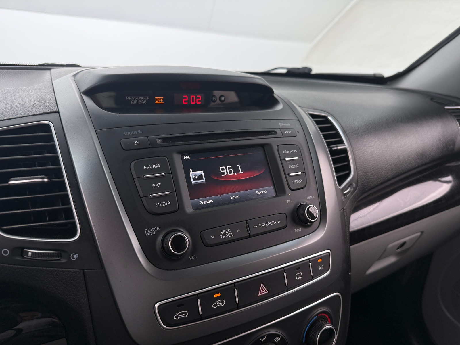 Thumbnail: 2015 Kia Sorento - 3