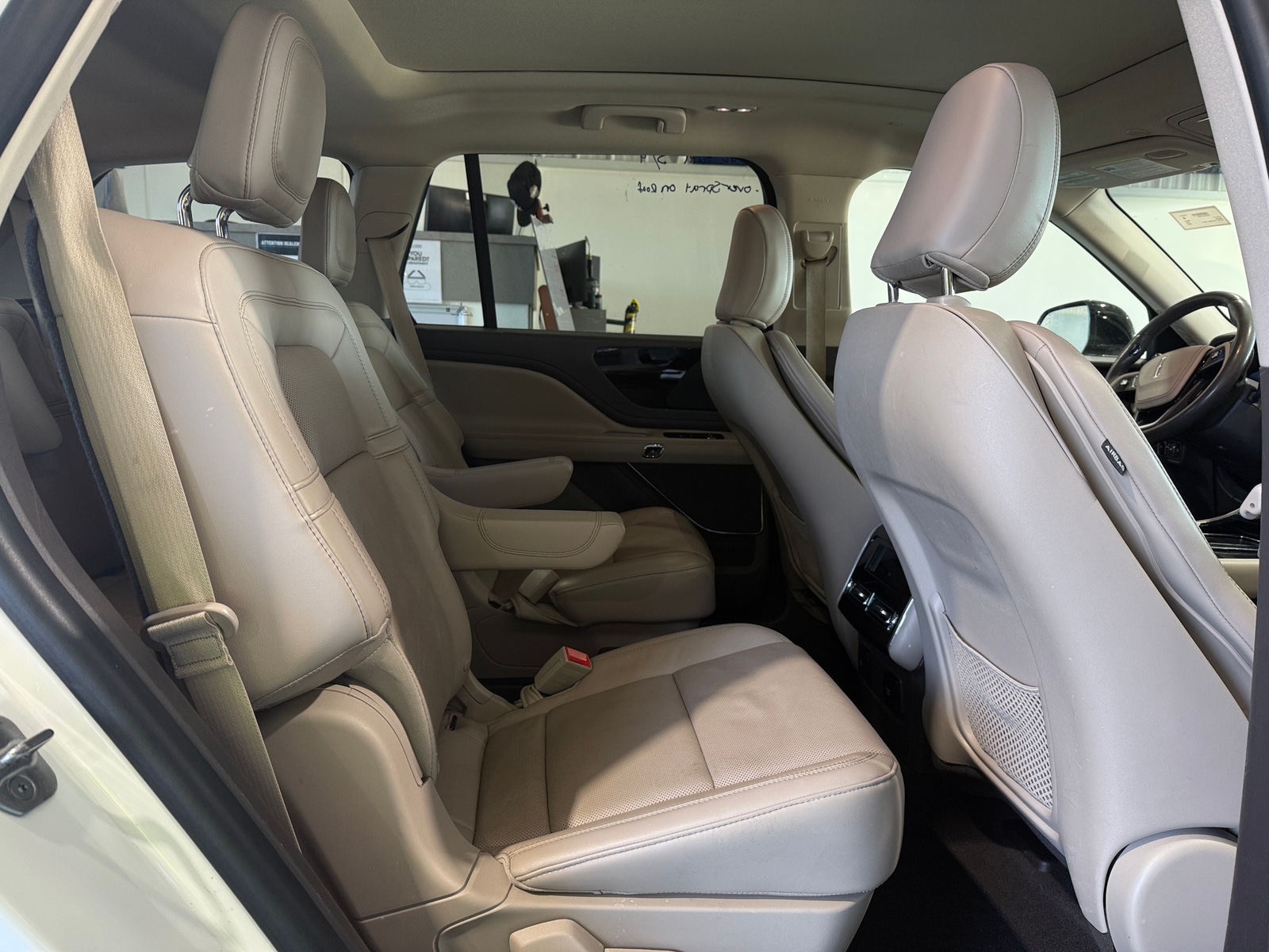 Thumbnail: 2022 Lincoln Aviator - 5