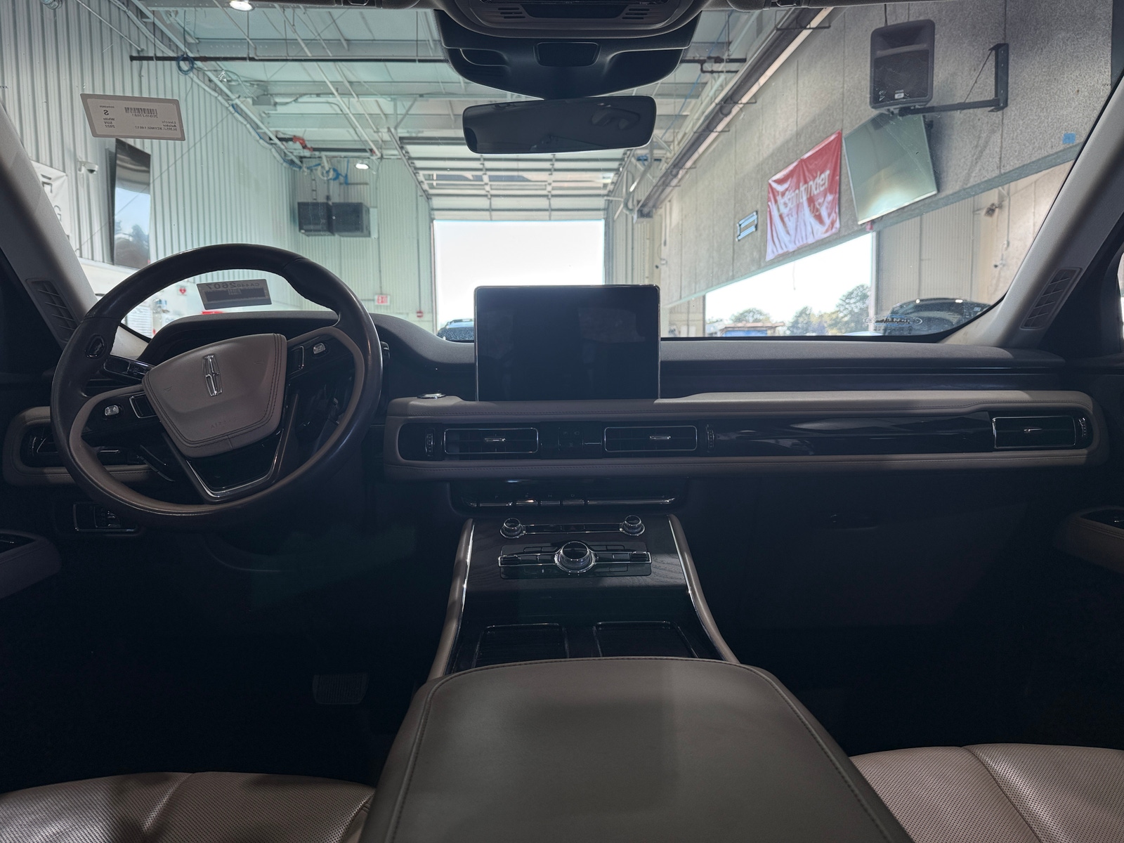 Thumbnail: 2022 Lincoln Aviator - 2