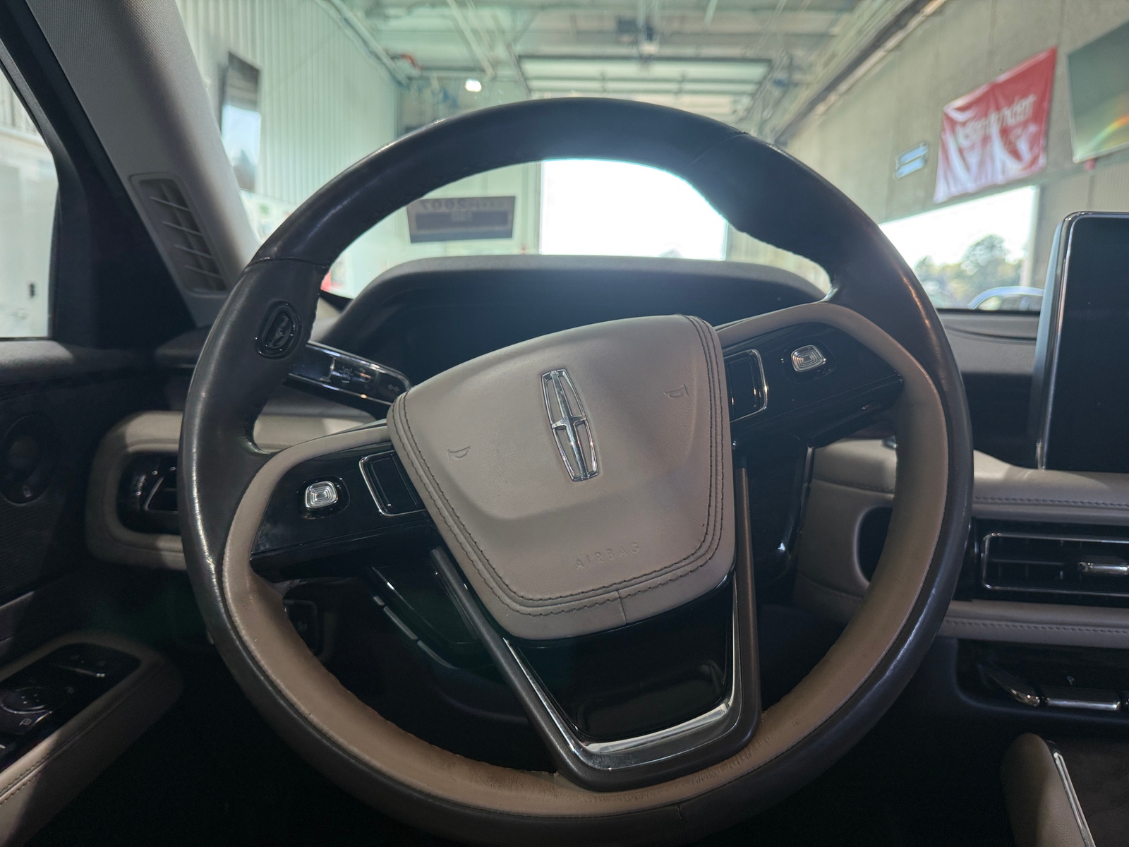 Thumbnail: 2022 Lincoln Aviator - 4